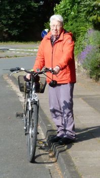 Bild Patient vor der OP beim Fahrrad fahren