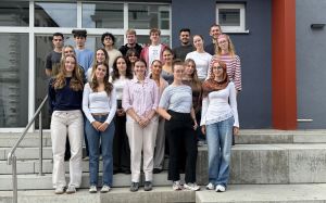 Angehende Ärztinnen und Ärzte: In kleinen Gruppen erkundeten die „Erstis“ zum Studienstart die Gelände vom Campus Bethel und Campus Klinikum Bielefeld.