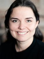 Portraitfoto von Dr medic RO Theresa Pieper Portraitfoto von Dr medic RO Theresa Pieper
