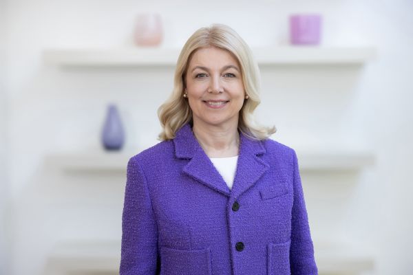 Neue Medizinische Geschäftsführerin am Klinikum Bielefeld: Prof. Dr. med. Annegret Kuhn, MBA (58), ist Ärztin, Wissenschaftlerin, Hochschullehrerin und Managerin im Gesundheitswesen. (Quelle: privat / Credit: Johannes Paus)