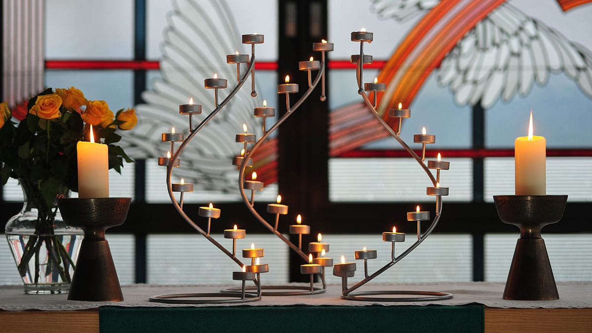 Bild mit Kerzen in einer Kappel
