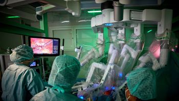 Bild Operation mit dem DaVinci Robotersystem Bild Operation mit dem DaVinci Robotersystem